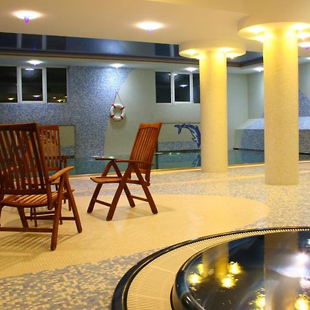 April Hotel Panorama ريخنوف ناد كنيجنو المظهر الخارجي الصورة