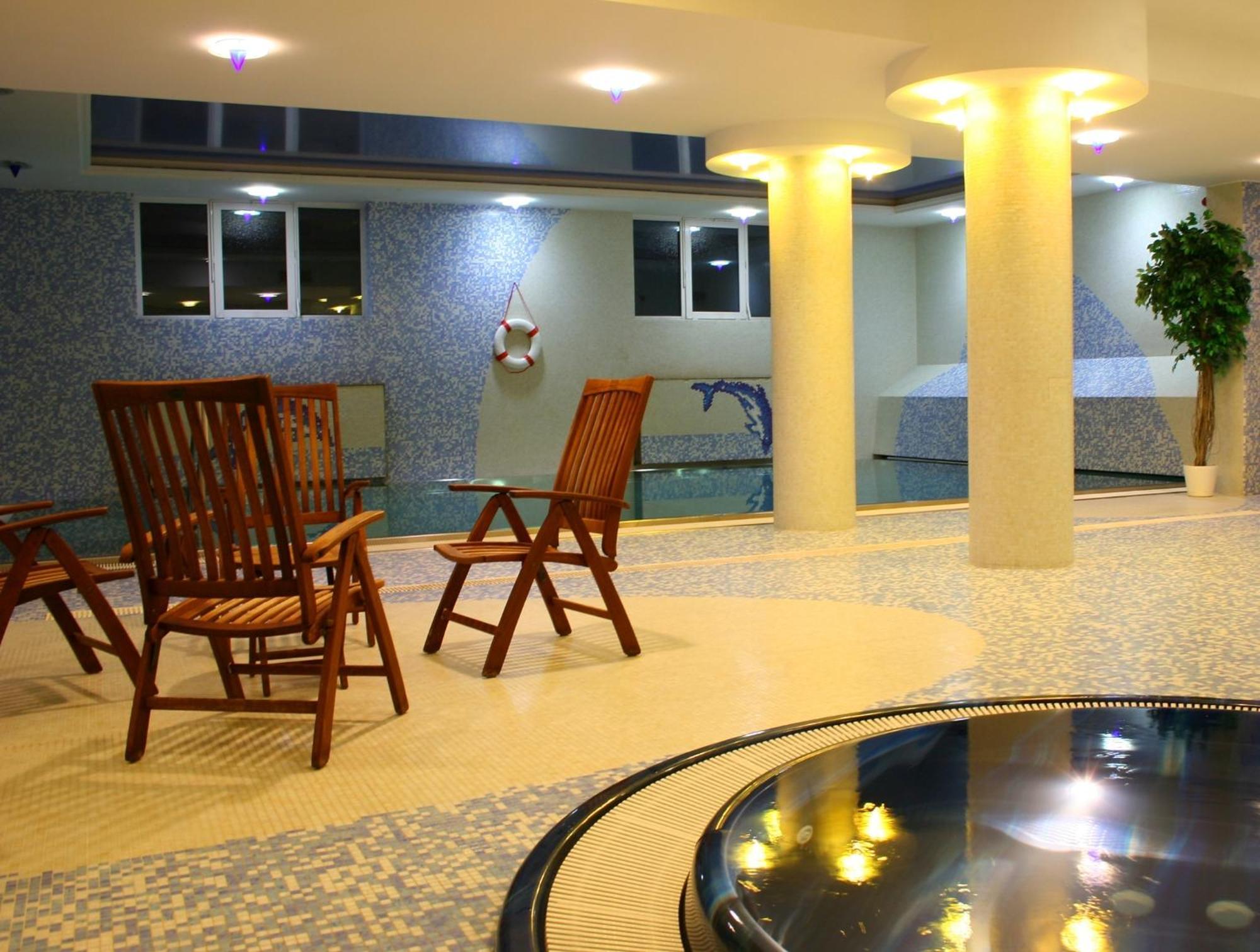April Hotel Panorama ريخنوف ناد كنيجنو المظهر الخارجي الصورة