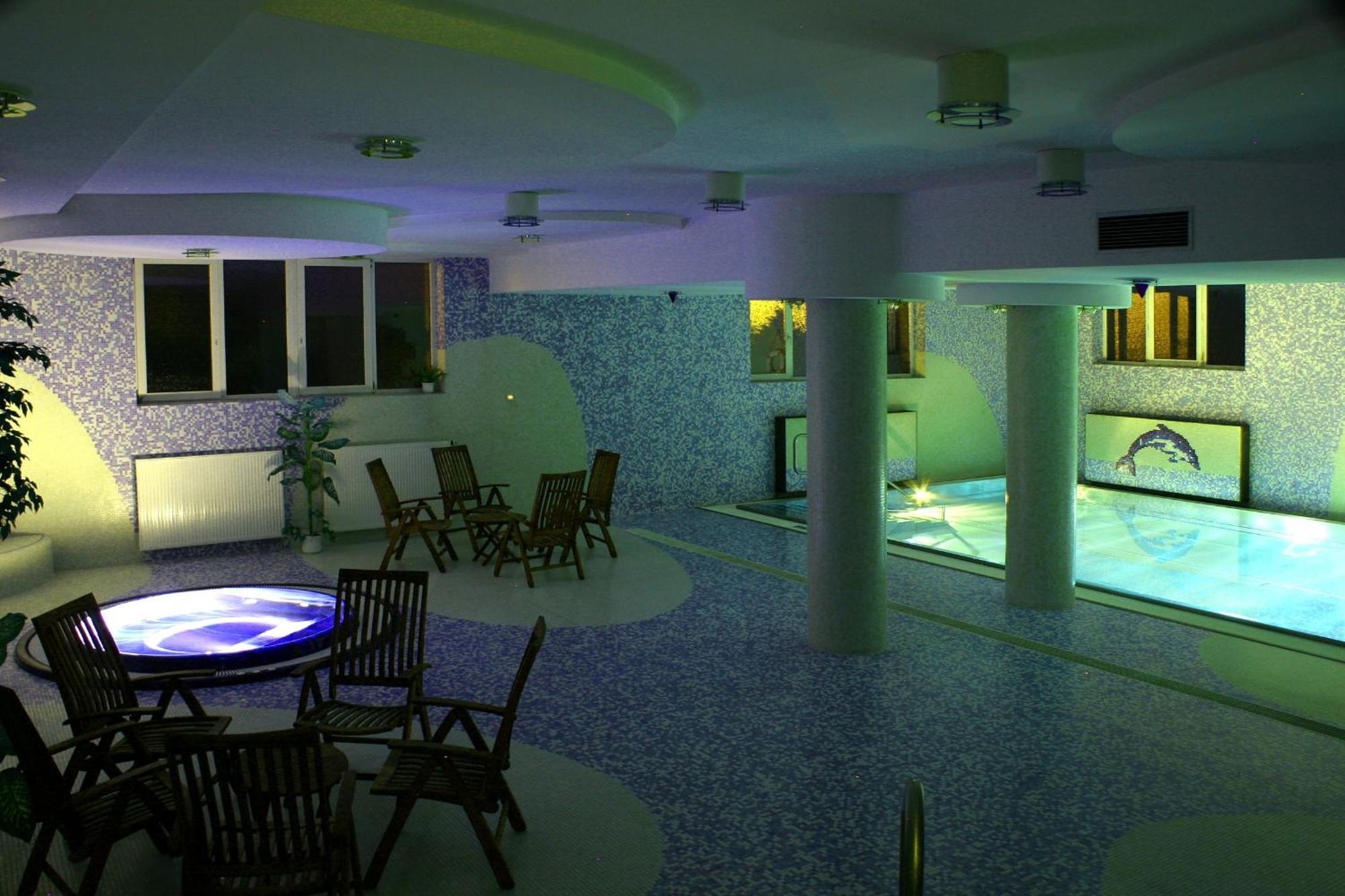 April Hotel Panorama ريخنوف ناد كنيجنو المظهر الخارجي الصورة