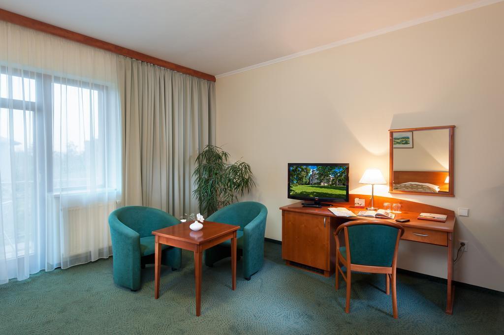 April Hotel Panorama ريخنوف ناد كنيجنو المظهر الخارجي الصورة