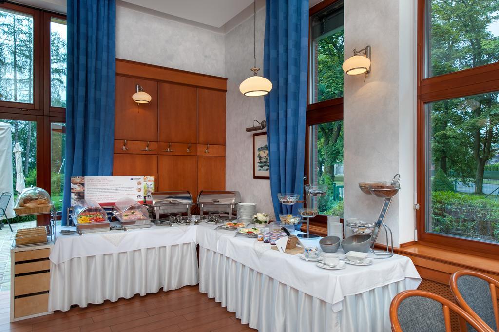 April Hotel Panorama ريخنوف ناد كنيجنو المظهر الخارجي الصورة
