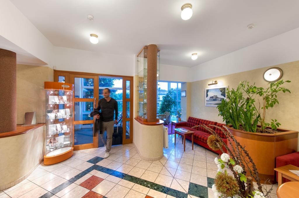 April Hotel Panorama ريخنوف ناد كنيجنو المظهر الخارجي الصورة