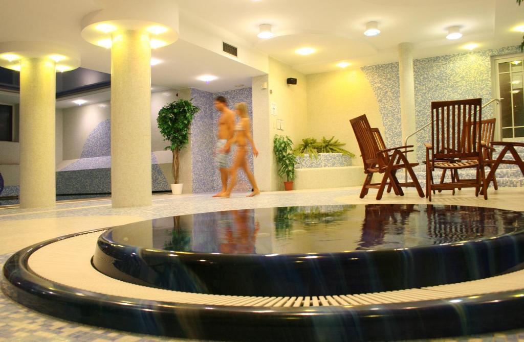 April Hotel Panorama ريخنوف ناد كنيجنو المظهر الخارجي الصورة